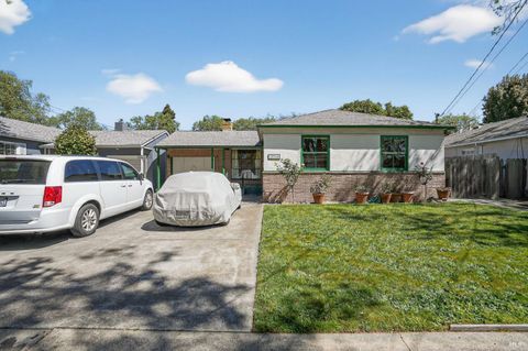 Photo of 15760 Via Regio, San Lorenzo, CA 94580 (MLS # 326024259)