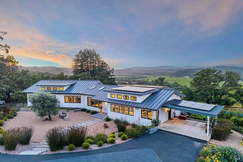 Photo of 6323 West Dry Creek Road, Healdsburg, CA 95448 (MLS # 326041213)
