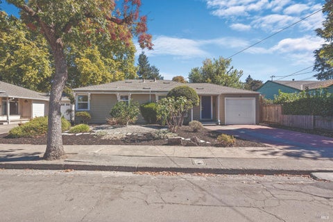 Photo of 214 Gilbert Drive, Santa Rosa, CA 95405 (MLS # 326083774)