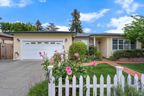 Photo of 2020 Vista Lane, Petaluma, CA 94954 (MLS # 326037154)