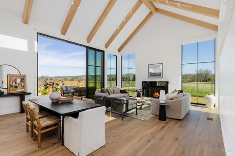 Photo of 2998 W Dry Creek Road, Healdsburg, CA 95448 (MLS # 326020277)