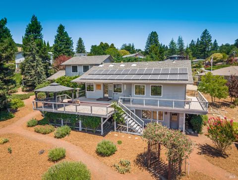 Photo of 1133 Stanford Court, Napa, CA 94558 (MLS # 326057514)