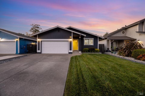 Photo of 1408 Middlebrook Way, Rohnert Park, CA 94928 (MLS # 326073520)