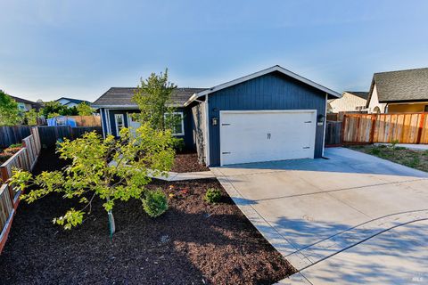Photo of 1331 Ridgecrest Court, Santa Rosa, CA 95403 (MLS # 326030241)