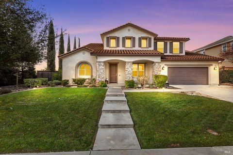 Photo of 455 Peacock Way, Vacaville, CA 95688 (MLS # 326037792)