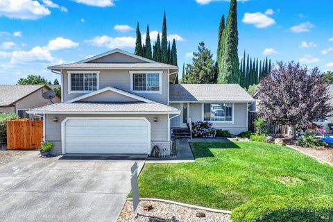 Photo of 214 Gentry Circle, Vacaville, CA 95687 (MLS # 326055505)