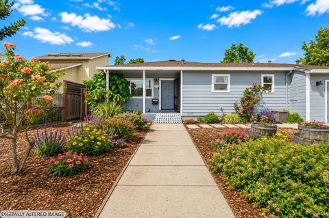 Photo of 419 N Washington Street, Cloverdale, CA 95425 (MLS # 326047768)