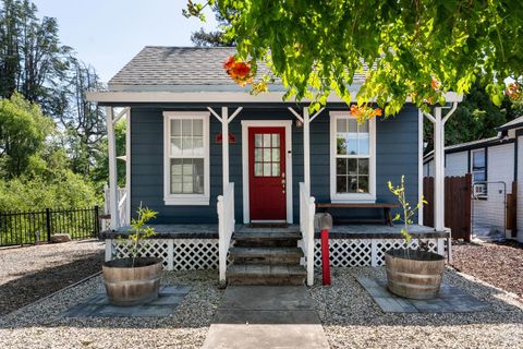 Photo of 1400 Seminary Street, Napa, CA 94559 (MLS # 326045551)
