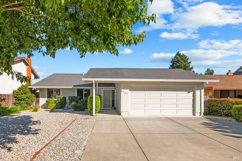 Photo of 2547 Vintage Street, Napa, CA 94558 (MLS # 326046657)