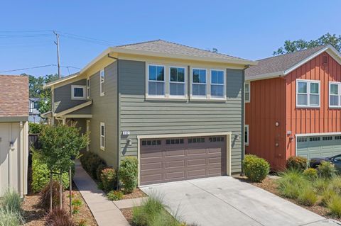 Photo of 117 Grayson Way, Healdsburg, CA 95448 (MLS # 326045975)