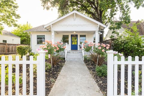 Photo of 815 Seymour Street, Napa, CA 94559 (MLS # 326031401)