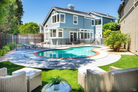 Photo of 4 Spanish Bay Court, Petaluma, CA 94954 (MLS # 326044388)