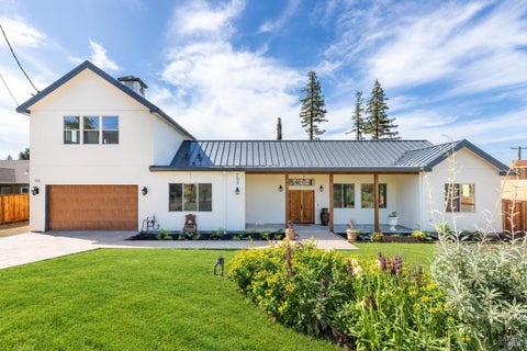 Photo of 753 Sunnyside Road, Saint Helena, CA 94574 (MLS # 326033902)