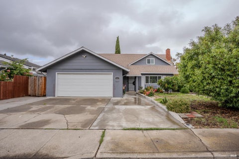 Photo of 536 San Dimas Street, Fairfield, CA 94533 (MLS # 326033824)