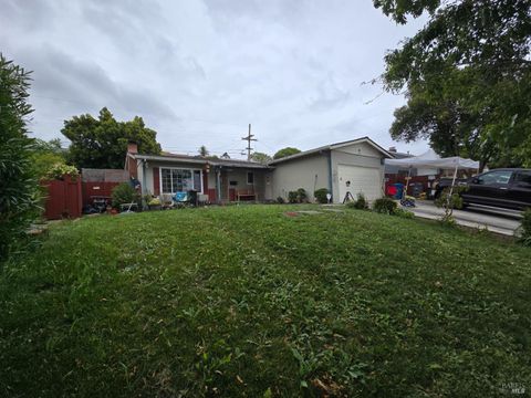 Photo of 626 Rollingwood Drive, Vallejo, CA 94591 (MLS # 326035756)