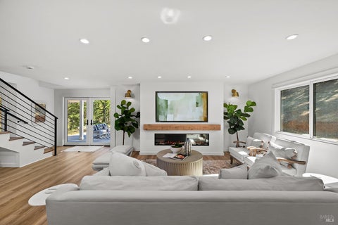 Photo of 3229 W Dry Creek Road, Healdsburg, CA 95448 (MLS # 326054444)