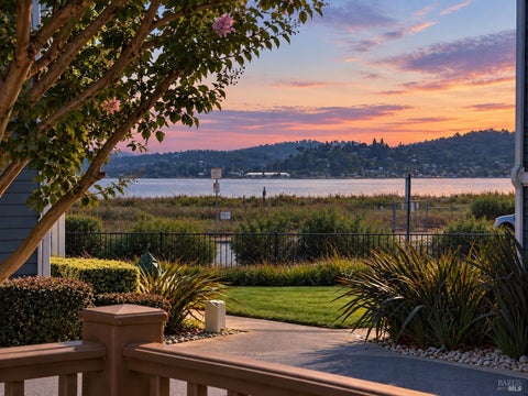 Photo of 498 E E Street, Benicia, CA 94510 (MLS # 326085578)