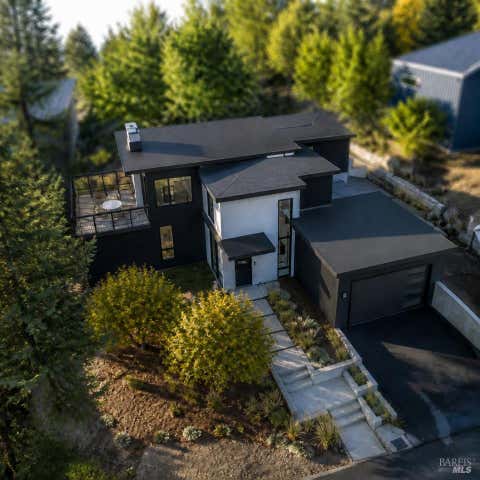 Photo of 1 Redwood Avenue, Larkspur, CA 94939 (MLS # 326044032)
