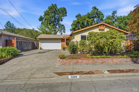 Photo of 5420 Evonne Avenue, Santa Rosa, CA 95409 (MLS # 326029072)