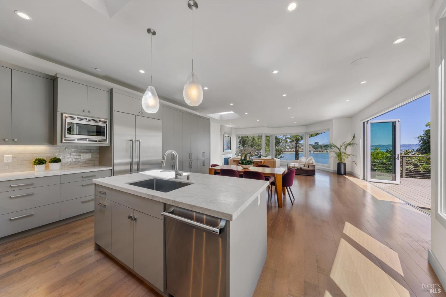 290 Beach Road