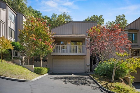 Photo of 4 Hawk Ridge Court, Novato, CA 94949 (MLS # 326076674)