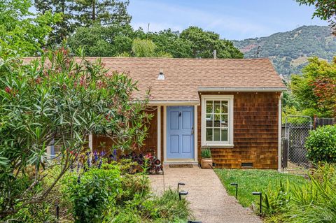 Photo of 12 Estates Court, San Rafael, CA 94901 (MLS # 326038434)