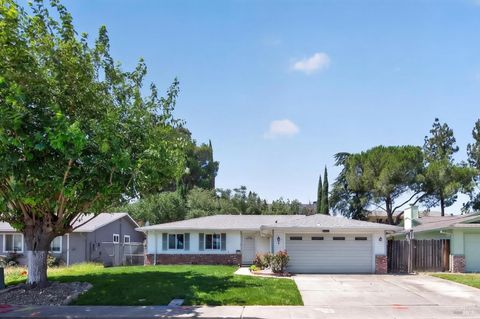 Photo of 9 Shasta Drive, Rio Vista, CA 94571 (MLS # 326052568)