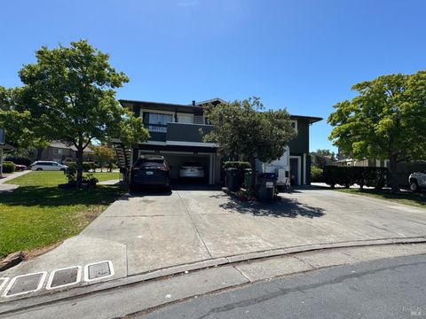 Photo of 431 Bahia Way, San Rafael, CA 94901 (MLS # 326040737)