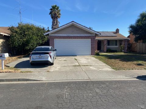 Photo of 505 Crested Drive, Suisun City, CA 94585 (MLS # 326030827)
