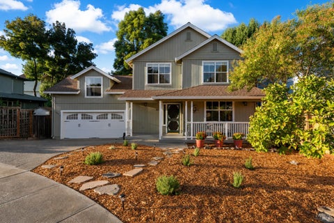 Photo of 949 Mcnear Avenue, Petaluma, CA 94952 (MLS # 326060337)