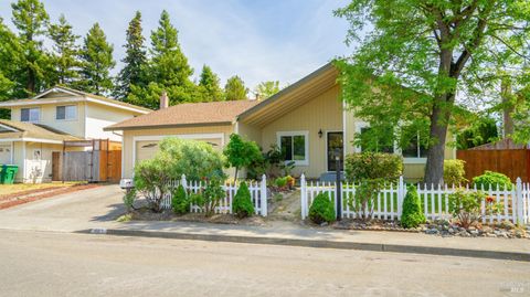 Photo of 863 Holly Avenue, Rohnert Park, CA 94928 (MLS # 326035652)