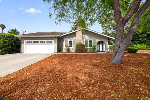 Photo of 200 Redwood Circle, Petaluma, CA 94954 (MLS # 326046699)