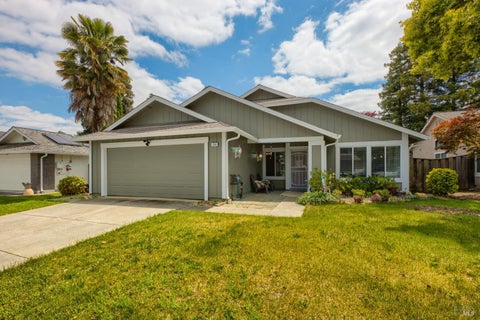 Photo of 154 Hawk Court, Vacaville, CA 95687 (MLS # 326040736)