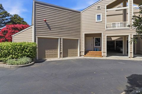 Photo of 111 Parkview Circle, Corte Madera, CA 94925 (MLS # 326022870)