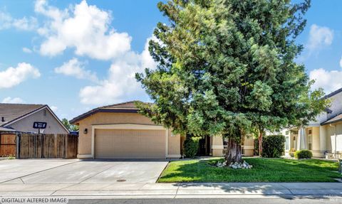 Photo of 565 Schooner Ridge Drive, Dixon, CA 95620 (MLS # 326044558)