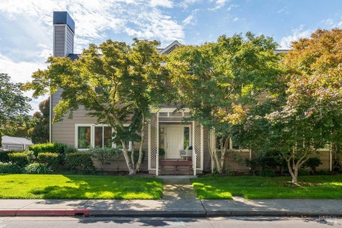 Photo of 85 Parkview Circle, Corte Madera, CA 94925 (MLS # 326066933)