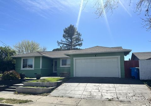 Photo of 2734 Comanche Street, Santa Rosa, CA 95403 (MLS # 326022023)