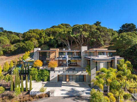 Photo of 3 Trestle Glen Circle, Tiburon, CA 94920 (MLS # 326014991)