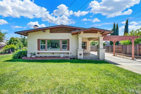 Photo of 390 S 3rd Street, Dixon, CA 95620 (MLS # 326045379)