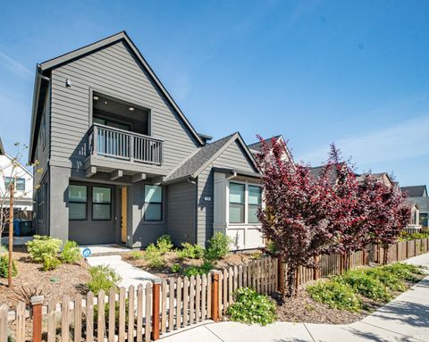 Photo of 1586 Waterside Lane, Rohnert Park, CA 94928 (MLS # 326029707)