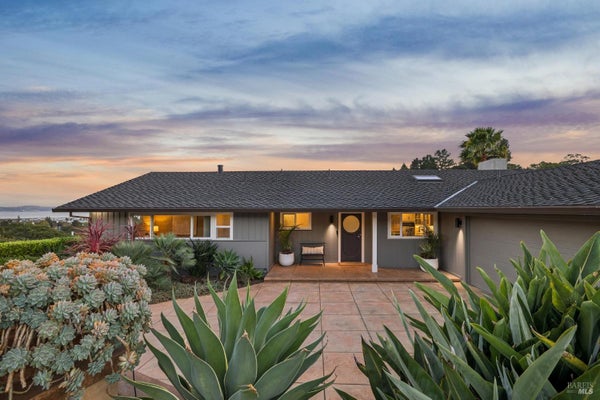 34 ARGUELLO CIR, SAN RAFAEL, CA 94901 - Image f376f97c6c70d085585b2edc4d5f1b9c/1389173622