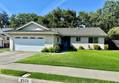 Photo of 2553 Cactus Avenue, Santa Rosa, CA 95405 (MLS # 326045318)