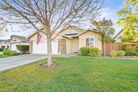 Photo of 379 Grand Canyon Drive, Vacaville, CA 95687 (MLS # 326021226)