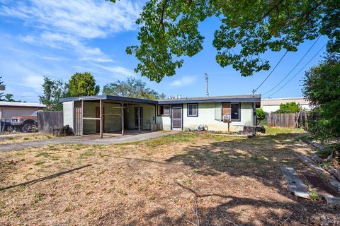 Photo of 1433 Spruce Way, Healdsburg, CA 95448 (MLS # 326056294)