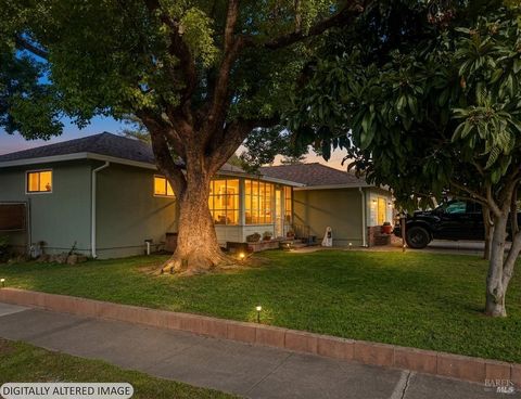 Photo of 1124 Shetler Avenue, Napa, CA 94559 (MLS # 326022499)