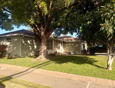 Photo of 1124 Shetler Avenue, Napa, CA 94559 (MLS # 326022499)