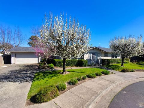 Photo of 135 Fulton Place, Windsor, CA 95492 (MLS # 326012566)
