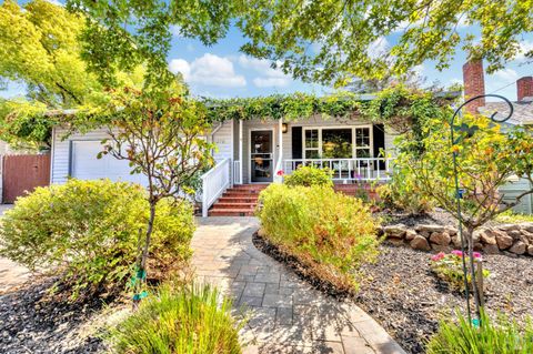 Photo of 270 W K Street, Benicia, CA 94510 (MLS # 326045895)