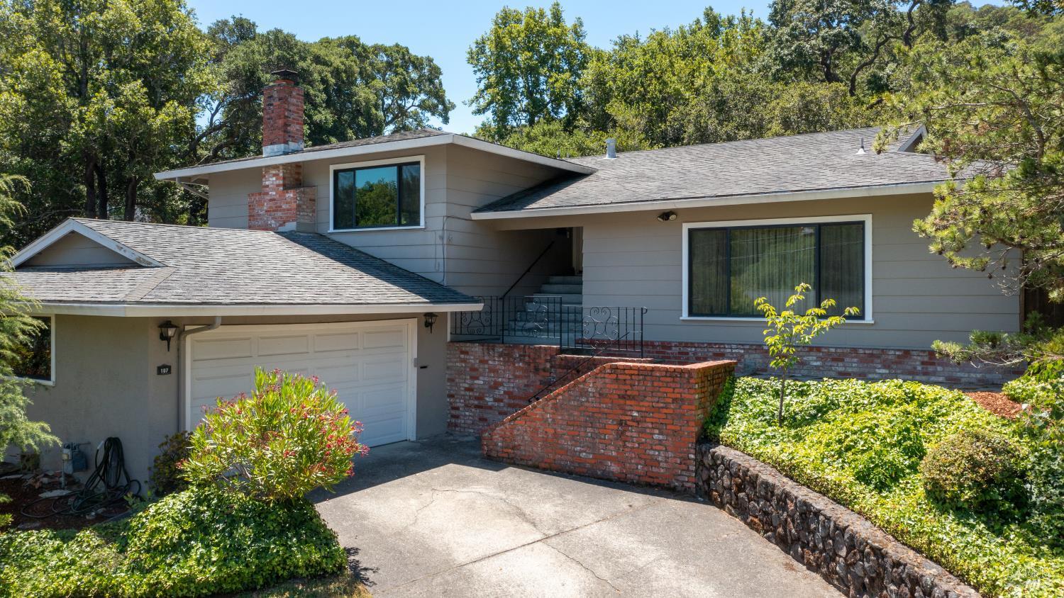 107 Rollingwood Drive