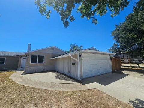 Photo of 5 Alta Loma Drive, American Canyon, CA 94503 (MLS # 326048742)
